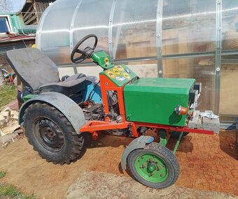 Malotraktor s tažným zařízením - 2