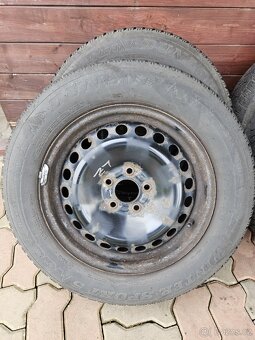 Sada zimních pneu Dunlop 215 60 R16 včetně disků - 2