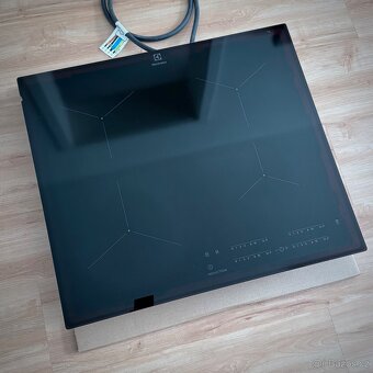 Electrolux 600 FLEX Infinite EIT61443B Indukční varná deska - 2