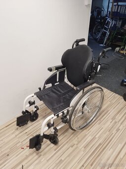 Invalidní vozík, pevná záda, 42cm - 2