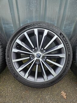 Letní alu kola Trinity 19" Škoda Superb L&K 235/40 R19 - 2