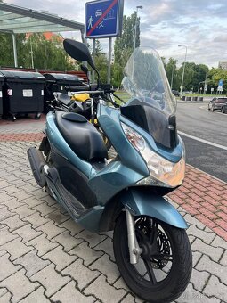Pronájem skutru v Praze, Honda PCX - 2