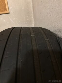 Michelin Pilot Sport 4, 225/45 R18, DOT2221; 3x4,5mm, 1x3mm - 2