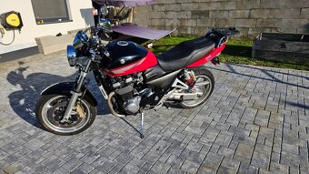 Suzuki GSX 1400 - 2