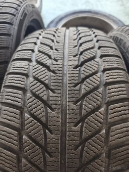 4ks zimních pneu 225/45 R17. Vzorek cca 7-8 mm. - 2