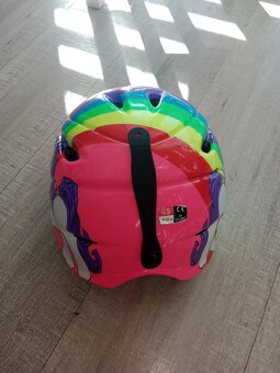 Lyžařská helma značky RELAX - 2