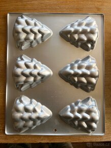 Formy na pečení. Medvídci a stromky. - 2