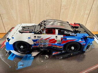 LEGO Technic 42153 NASCAR Next Gen Chevrolet Camaro ZL1 - 2