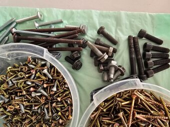 šroubky, vruty, podložky, matičky, háčky - vše nové - 2