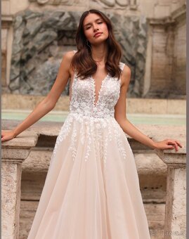 Prodám luxusní svatební šaty - 2