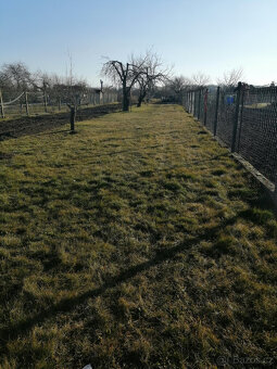 Zahrada se zděnou zahradní chatkou - 2