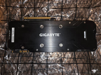 GIGABYTE GeForce GTX 1070 Ti Gaming - 2