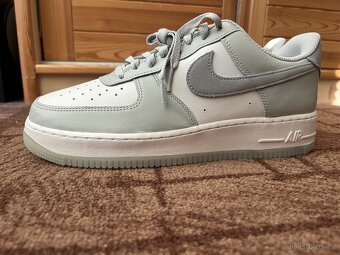 NIKE AIR FORCE 1 07' LV8 - 2