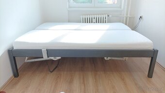 Kovová postel + rošty a matrace - 2