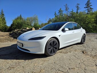 Tesla Model 3 Highland - 2