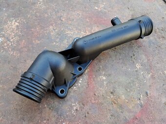 BMW E39 2.8i - příruba termostatu a vodní pumpa - 2
