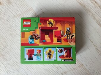 Lego Minecraft 21266 - 2