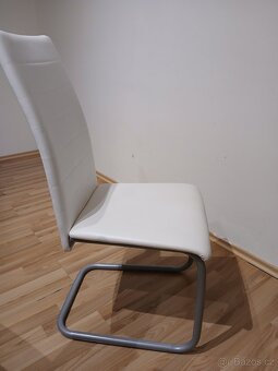 4 bile houpací židle - 2