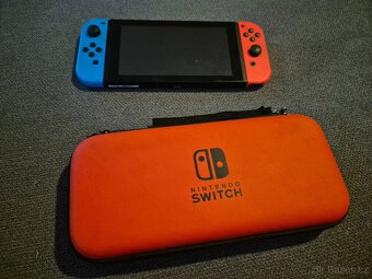 Nintendo Switch + hry a příslušenství - 2