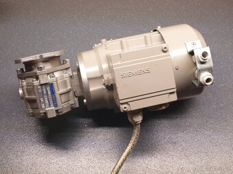 Elektromotor s převodovkou - 2