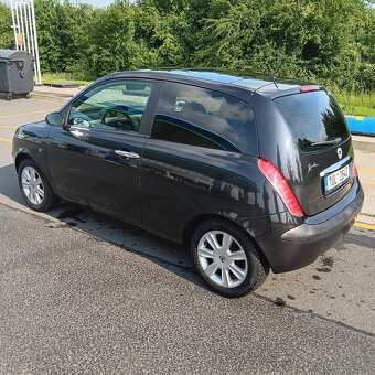Prodám Lancia Ypsilon 1.4 70kw ,klima,116000km - 2