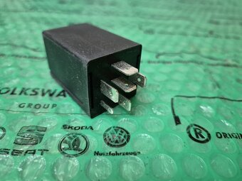 cyklovač předního stěrače s pamětí Škoda Felicia 6U0955532D - 2