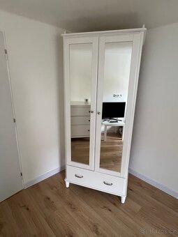 Prodám dvě skříně - 2