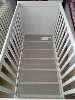 Dětská postýlka Ikea Sundvik s kompletním příslušenstvím - 2