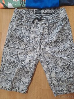 Chlapecký set -sport. bermudy a 3x tričko vel. 134-146 - 2