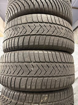 prodám zimní 235/45/18 Goodyear a Pirelli - - 2