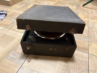 Kufříkový gramofon na kliku - 2