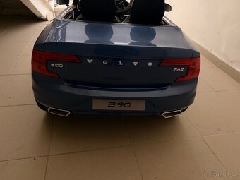 Elektrické autíčko Volvo. - 2