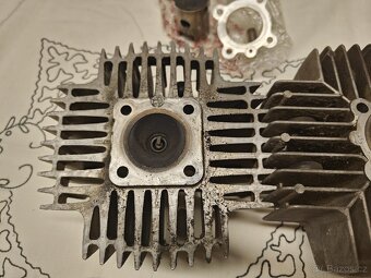 Manet Korado válec s hlavou - 2