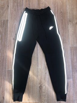 Nike Tech tepláky černý s reflex prvky - 2