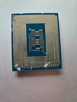 Intel Core i3-12100F - 2
