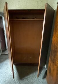 Staré dýhované skříně - 2