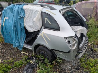Havarovaný skelet (karoserie) škoda fabia 2 combi - 2