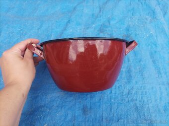 Smaltovaný červenohnědý hrnec, průměr 20 cm - 2