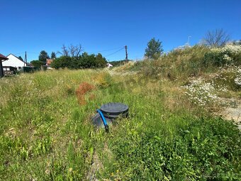 Prodej zasíťované stavební parcely 845 m2 ve Zvěstově, okr.  - 2