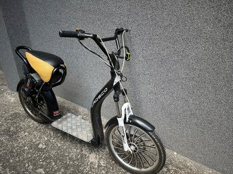 Motorová koloběžka Crosco Xco 4T motor 37 ccm - 2