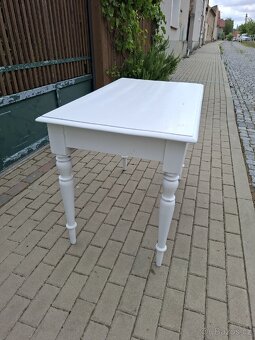 Starý jídelní stůl - 2