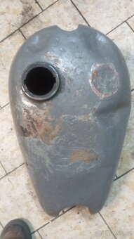 Norton nádrž - 2