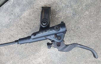 4 pístová přední brzda Shimano SLX - 2