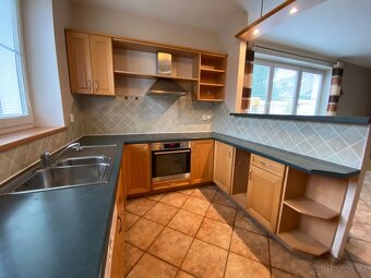 Moderní kuchyňská linka se spotřebiči - 2