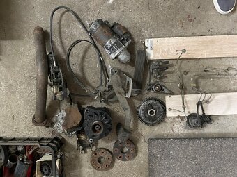 Mechanické díly Mercedes W124 (cena za vše) - 2