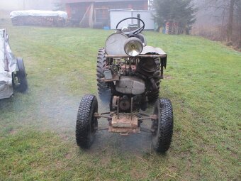 Traktor samoděl - 2