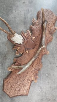 Srnčí vyřezávaný věšák - 2