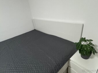 Manželská postel 180x200 cm, bez matrací - 2