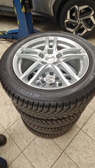 Levně 4x Kompletní 215/55 R17 98V Eurowinter HS01 - 2