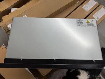 Černá mikrovlnka značky Philco - 2